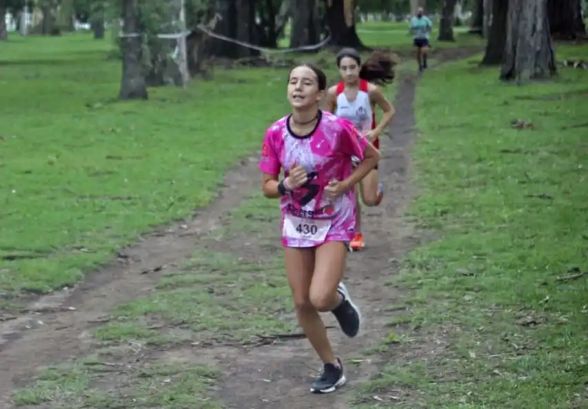 Gran desempeño de Juana Girard Madoux en su debut en Cross