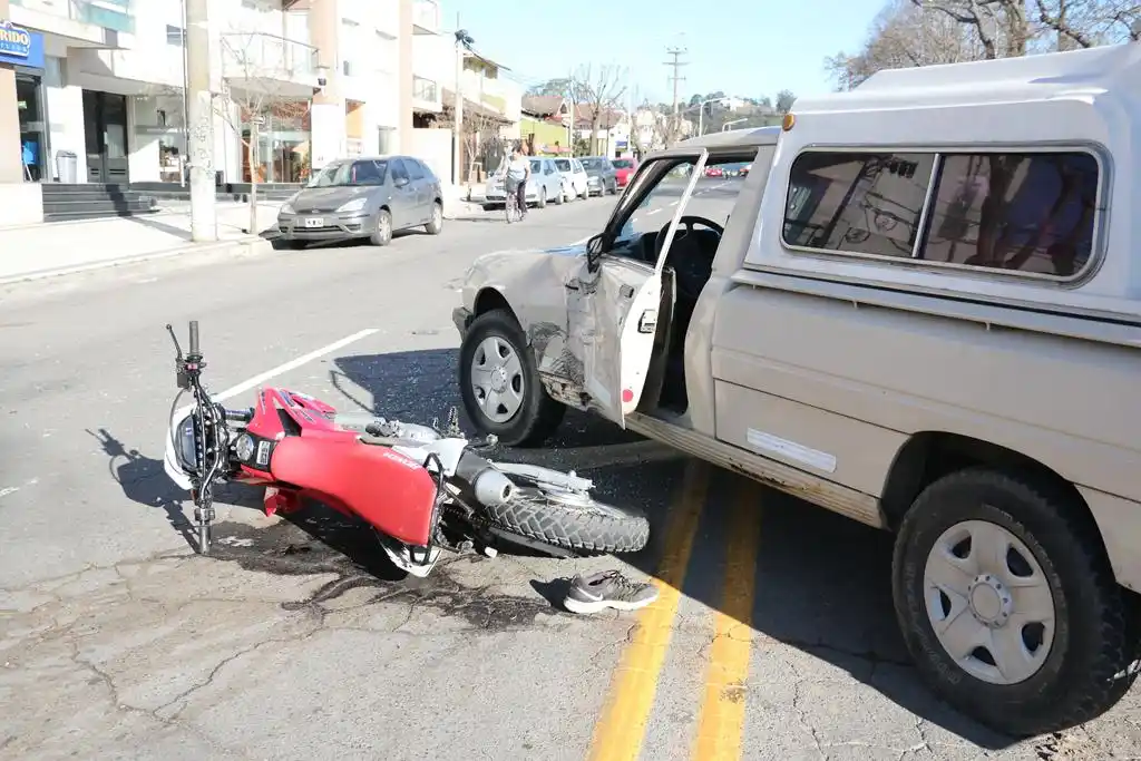 En grave estado tras  un accidente provocado por  una imprudente maniobra