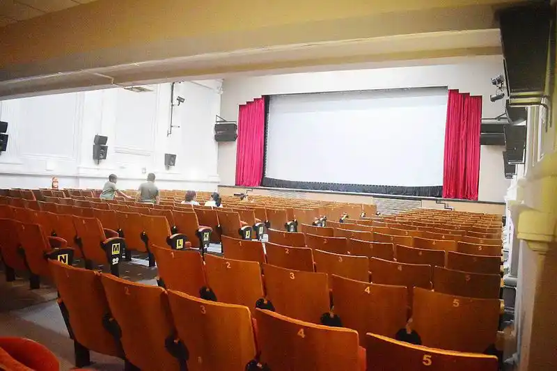 Cine Teatro Italia: Hubo prueba de sonido e imagen