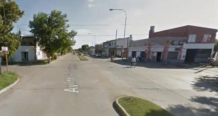 Una motociclista con fractura de muñeca tras colisionar con un auto