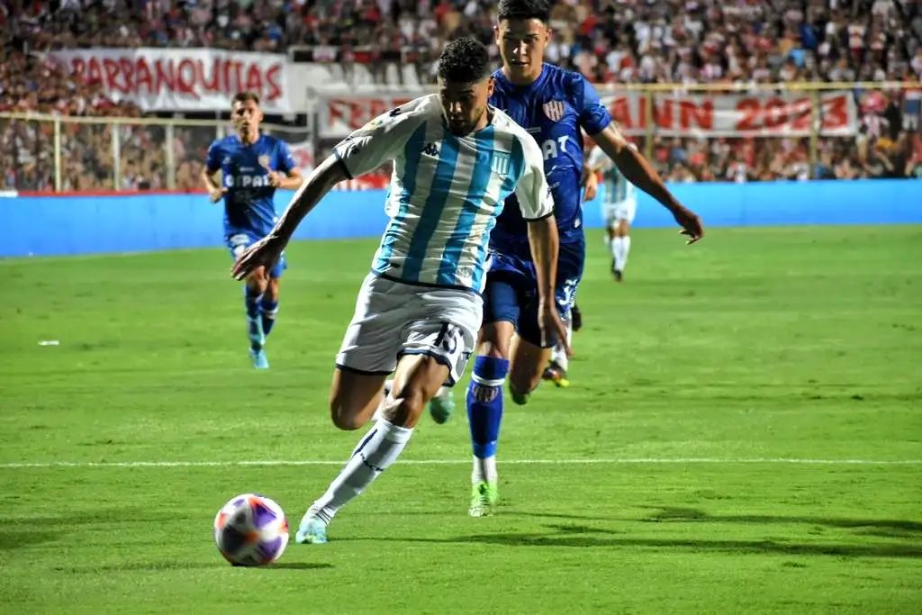 Racing necesita goles de Romero.