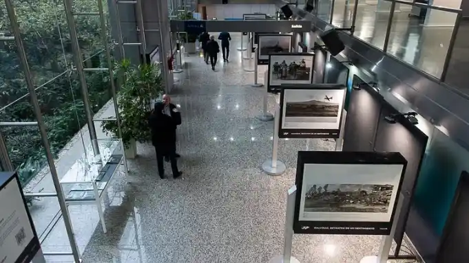 Dos increíbles exposiciones fotográficas con imágenes inéditas de la guerra de Malvinas