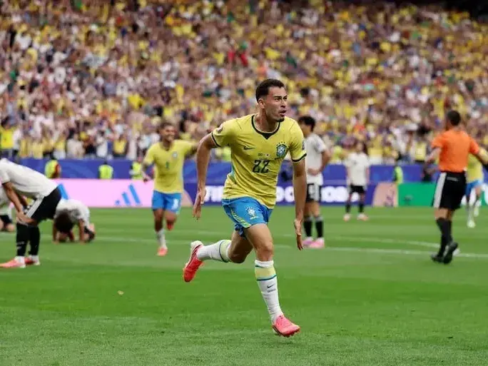 Brasil dio vuelta el partido sobre la hora ante Japón y avanzó a los octavos de final del Mundial