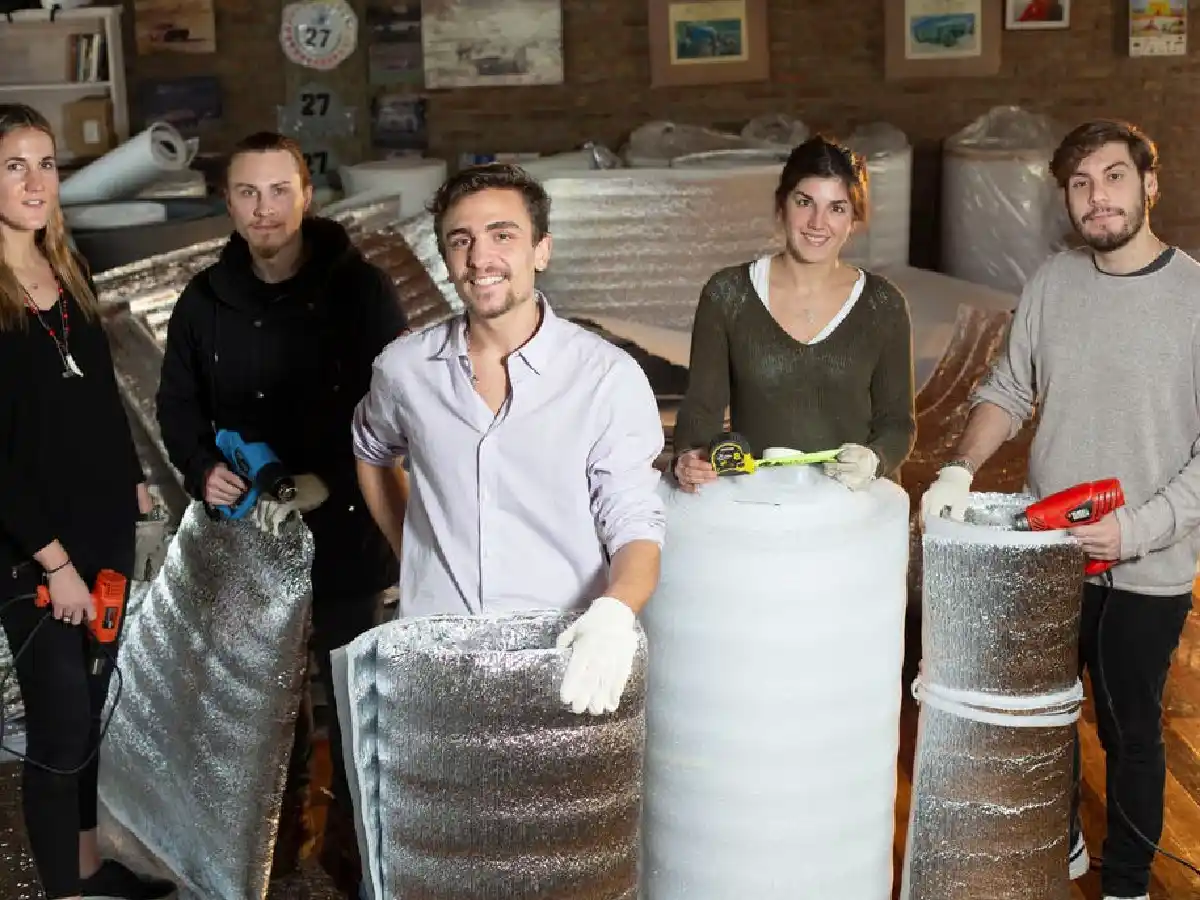 Buenos Aires: hacen bolsas de dormir para personas en situación de calle