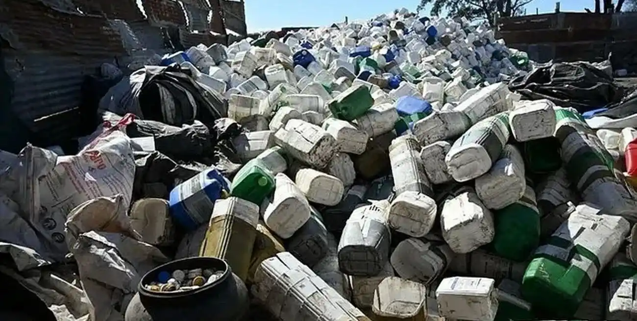 Tras la detección de recicladores clandestinos, explican cómo darle un destino seguro a los plásticos del campo.