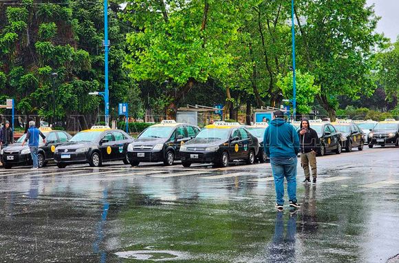 Taxistas vs Montenegro: "Vamos a realizar acciones legales porque no está respetando la Ley"