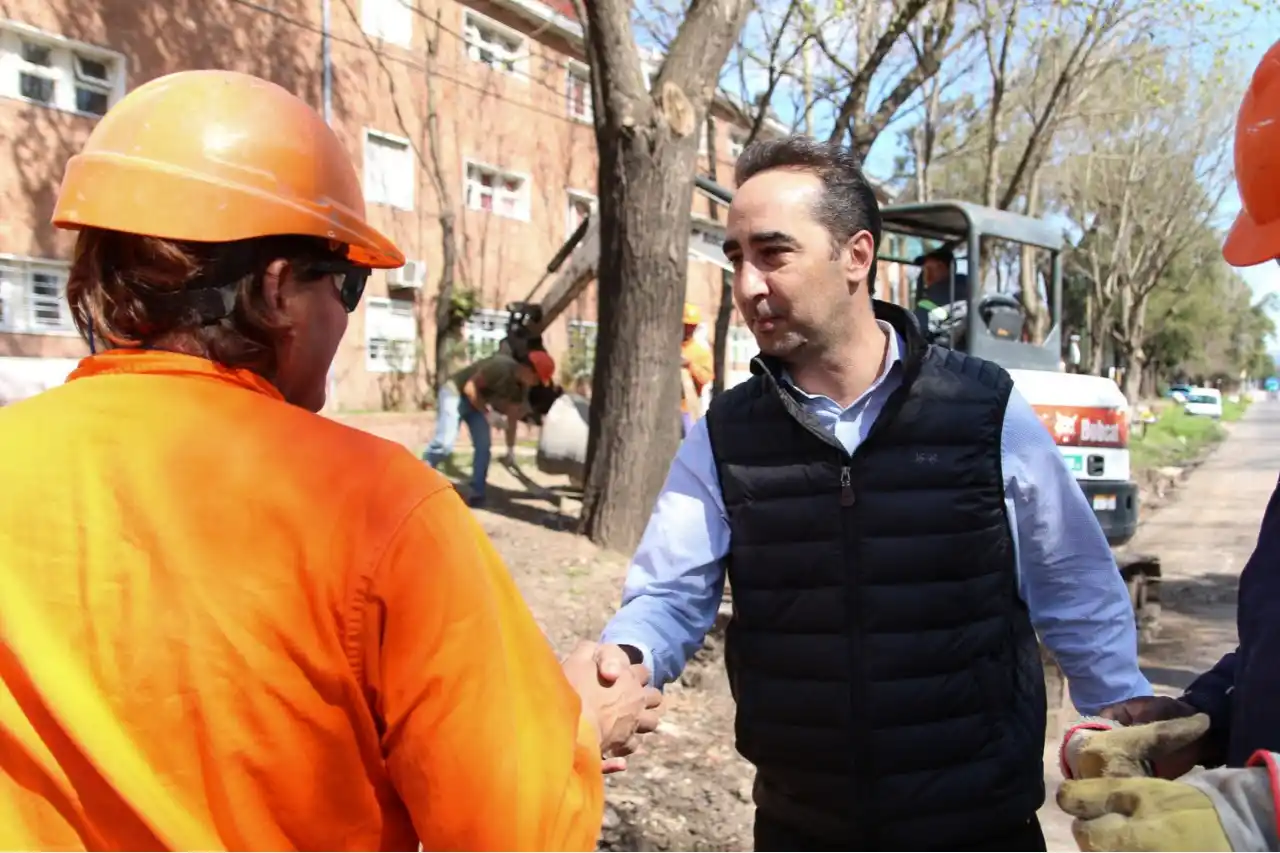 Tagliaferro supervisó obras en Morón: "Es una satisfacción ver cómo crece El Palomar"