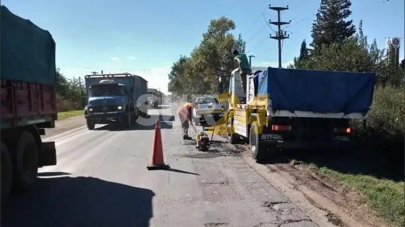 Ruta 33: Realizan tareas de bacheo a la altura de Casilda