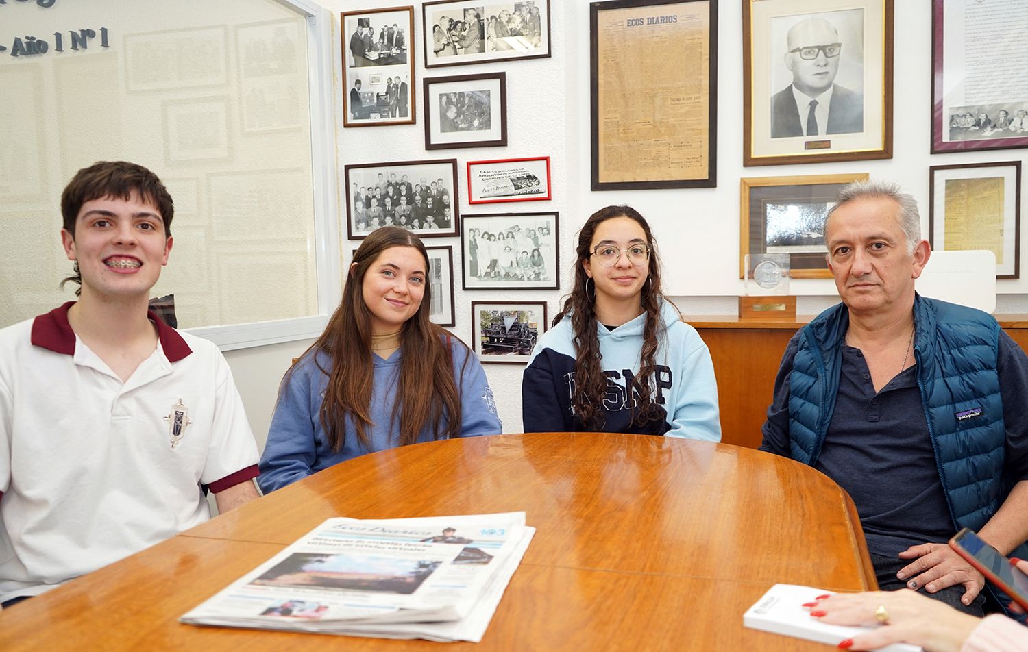 En Ecos Diarios. De izquierda a derecha: Facundo Galván, María Clara Giqueaux, Julieta Rodríguez y Pablo Martínez