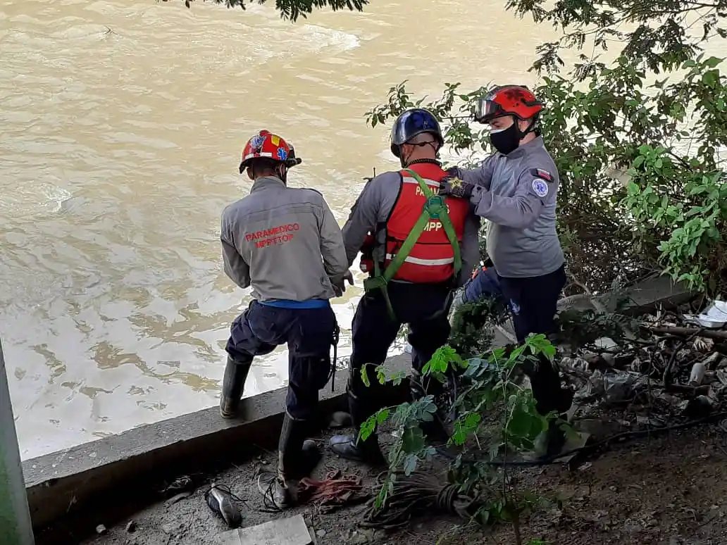 HORROR EN LAS MERCEDES: hallan en las riberas del río Guaire el cuerpo de un hombre