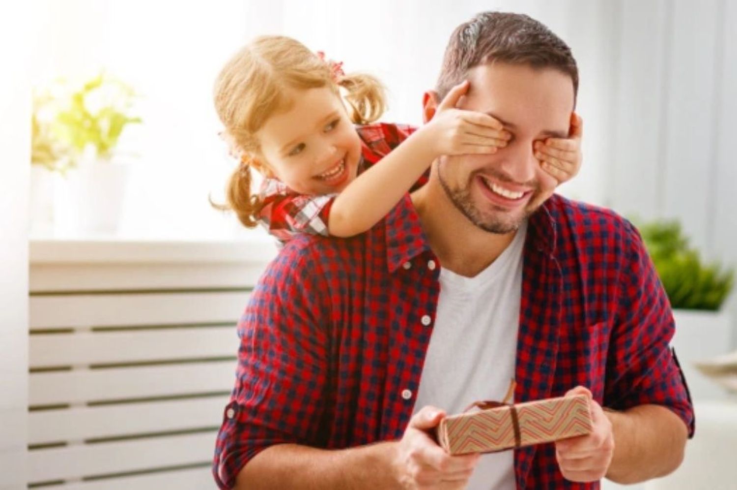 Frases especiales por el Día del Padre: imágenes y cadenas para compartir en las redes