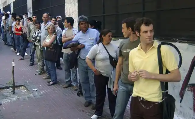 Advierten que el desempleo seguirá subiendo por la crisis económica
