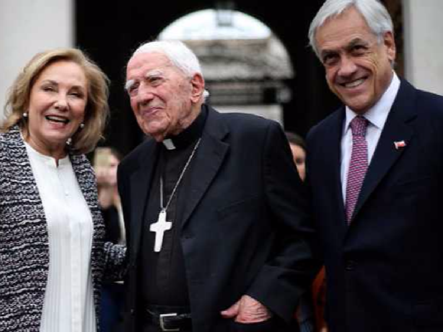 Vaticano investigará por abuso sexual a arzobispo chileno, tío del presidente Piñera