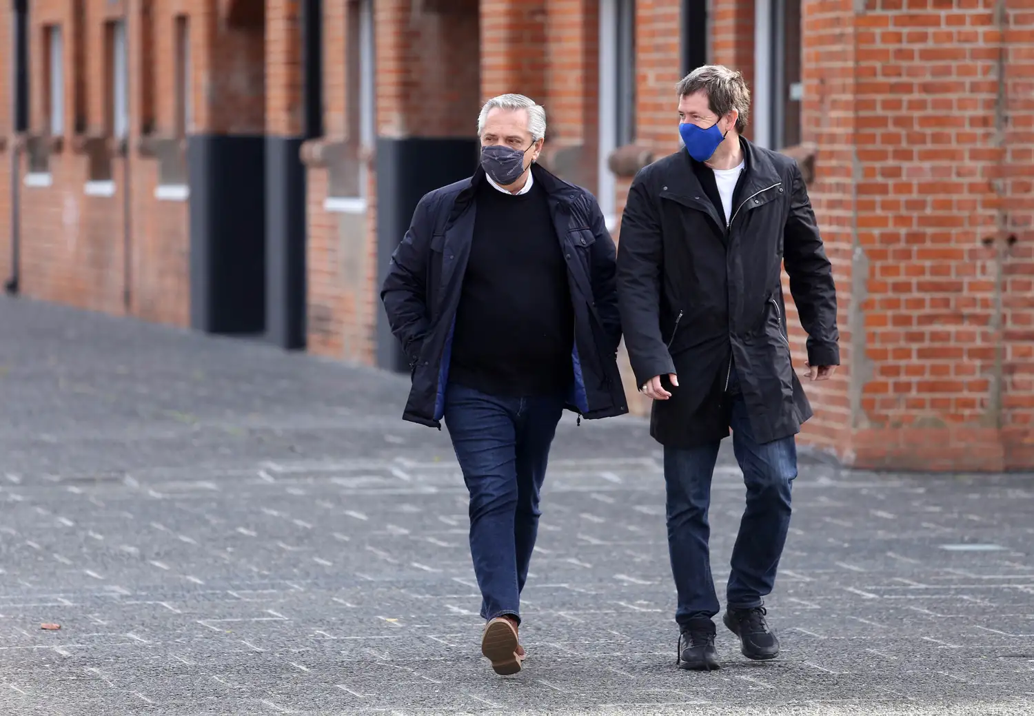 El presidente Alberto Fernández junto al renunciante vocero, Juan Pablo Biondi.