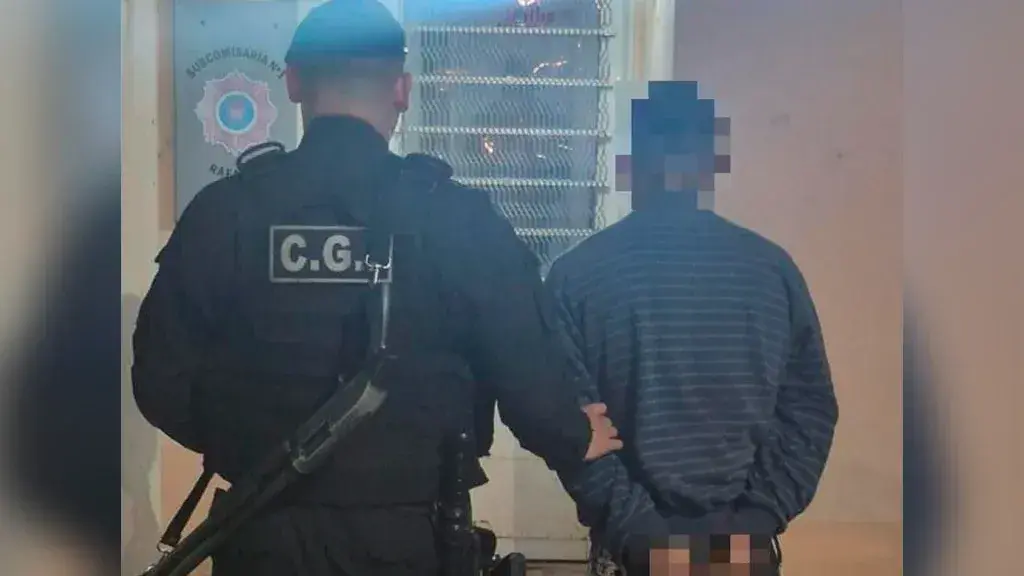 Aprehendieron a un joven de 20 años dentro de una vivienda cuando presuntamente intentaba robar