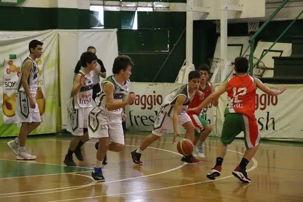 Racing y Neptunia se sacaron chispas en el Antonio Giusto