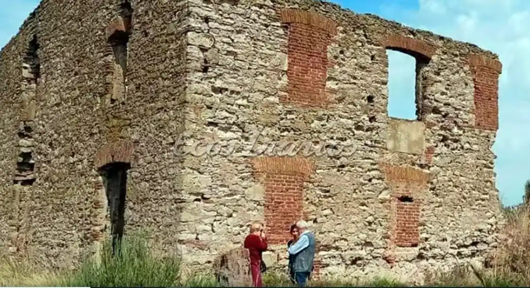 La casa de piedra. Está situada en la zona de 123, entre 74 y 82