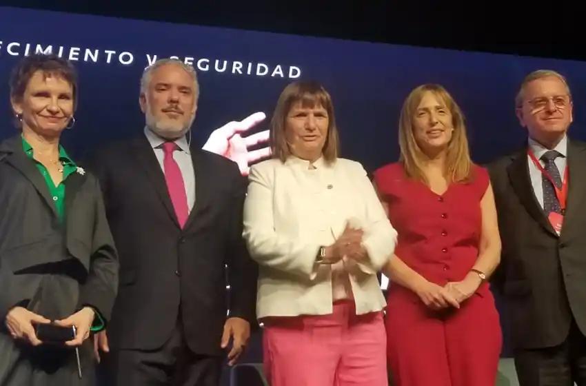 Bulllrich viajó a Chile para disertar en un seminario sobre seguridad