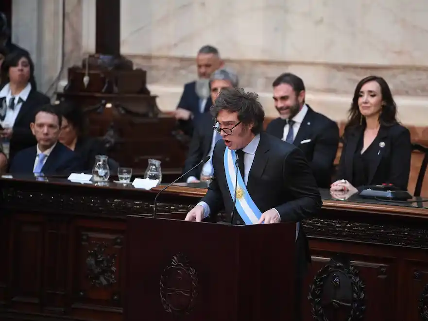 Tras el fuerte revés en el Senado, Milei descarta convocar a los gobernadores y se profundiza el enojo