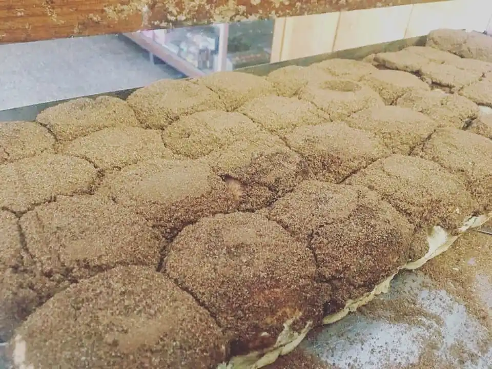 En 2017, se creó la Fiesta de la Torta Negra Lavallense.