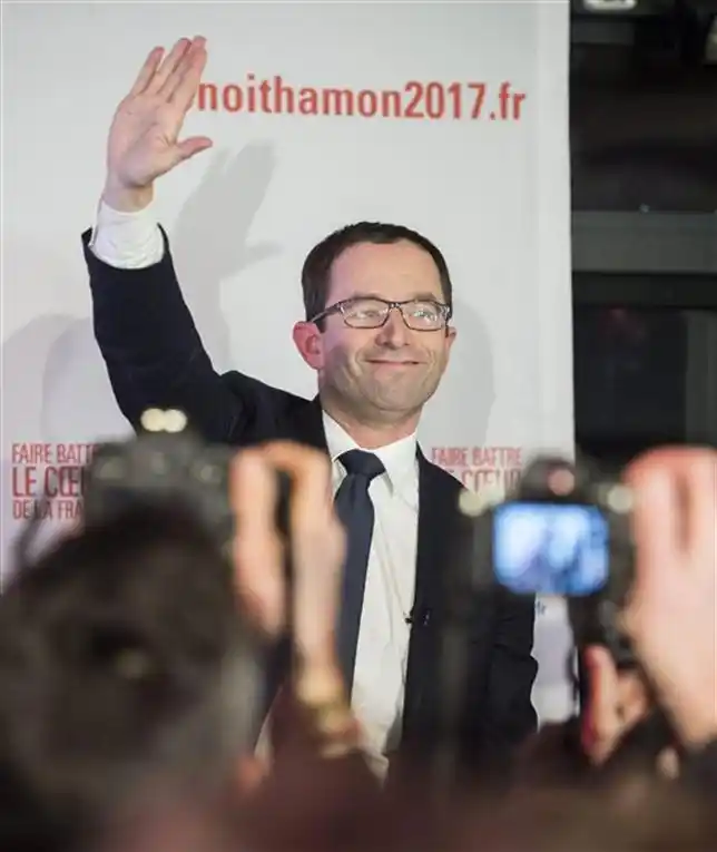 Los socialistas franceses viran a la izquierda