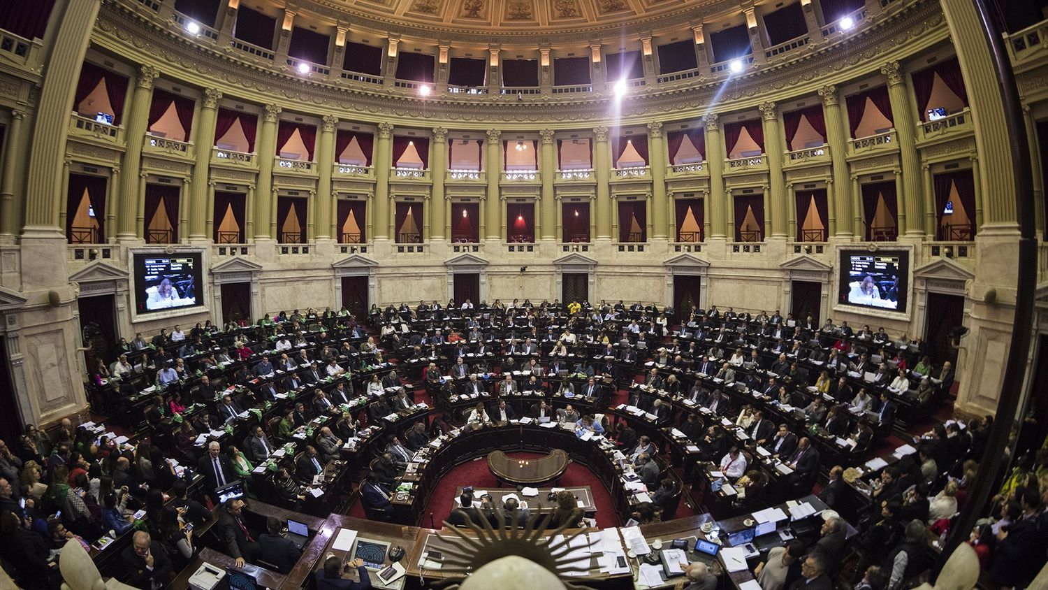 Buscan dejar sin efecto la reforma militar y el recorte a las asignaciones