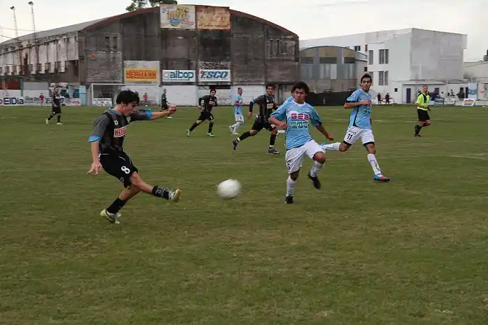 Juventud Unida perdió la primera de las semifinales 