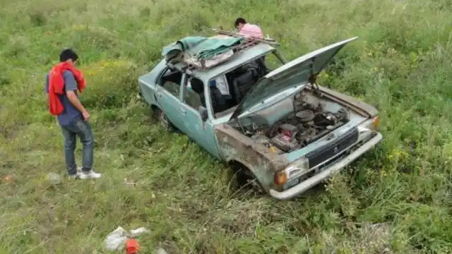 Autovía 14: Reventaron una rueda y terminaron en la banquina