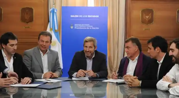 Cascallares acordó con Frigerio reactivar la construcción de viviendas