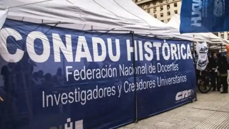 Docentes universitarios convocan a un paro nacional