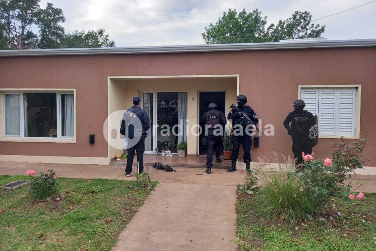 Allanamiento y detenciones en Las Colonias: tres hombres implicados en el robo de motocicletas