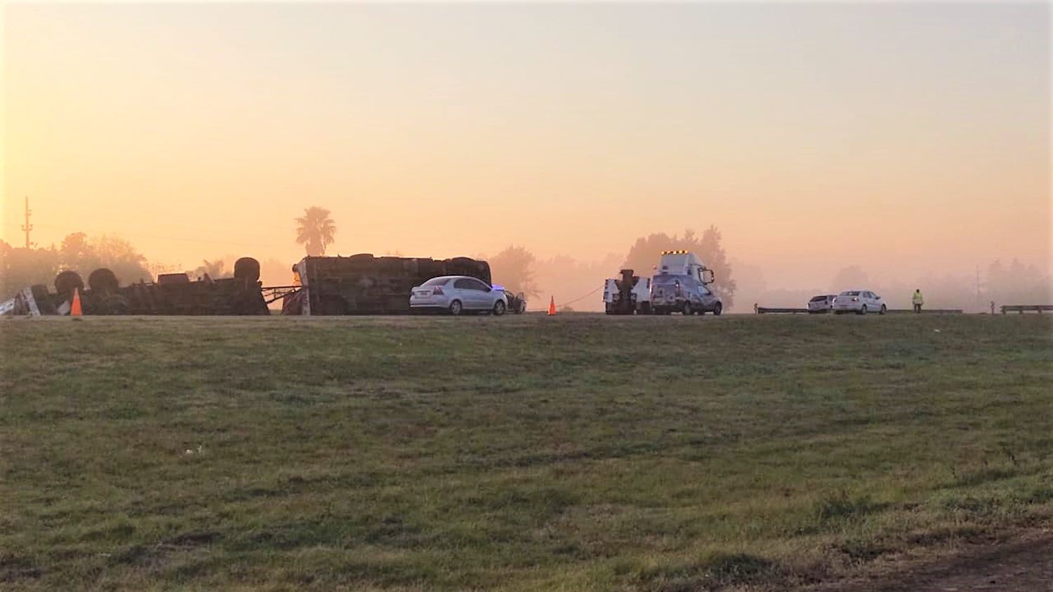 Ruta 9: Volcó un camión y el conductor fue trasladado al Hospital