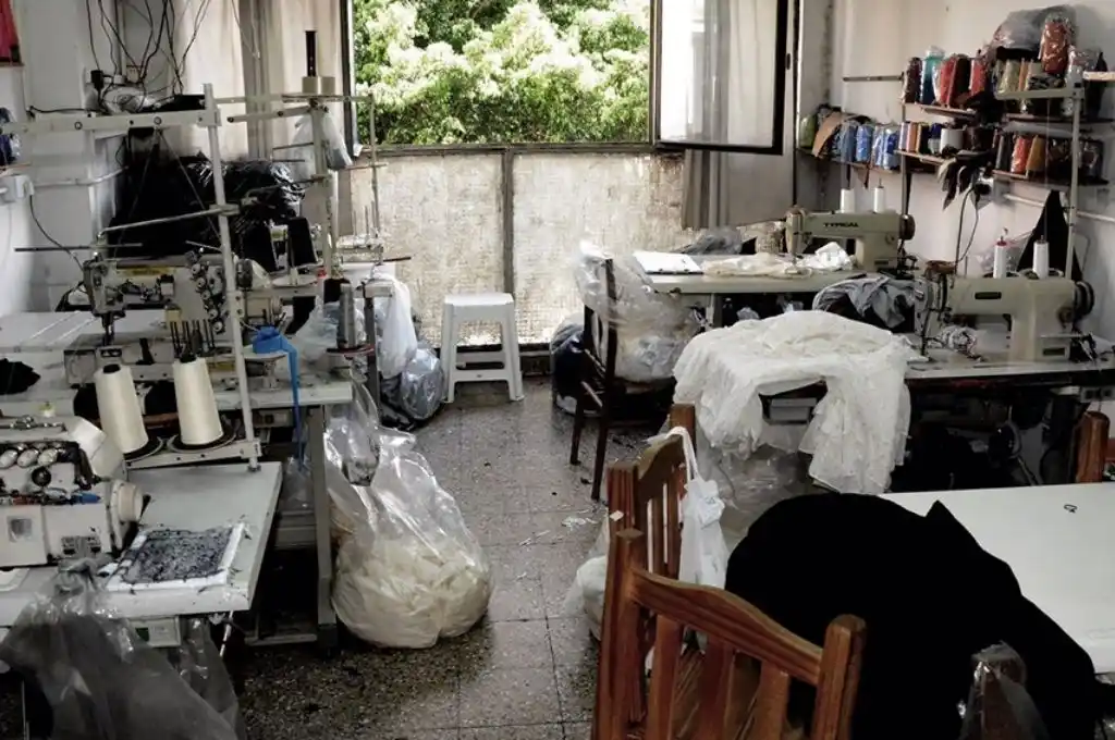 Rescatan a ocho víctimas de explotación laboral en talleres clandestinos porteños