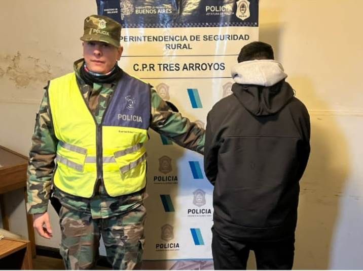 Detuvieron a un joven por circular con un frasco de marihuana en su mochila