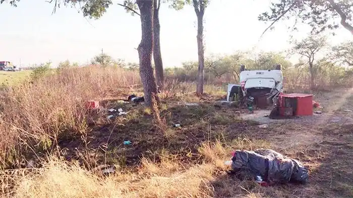 Una mujer murió tras volcar con su vehículo  cuando regresaba de vacaciones