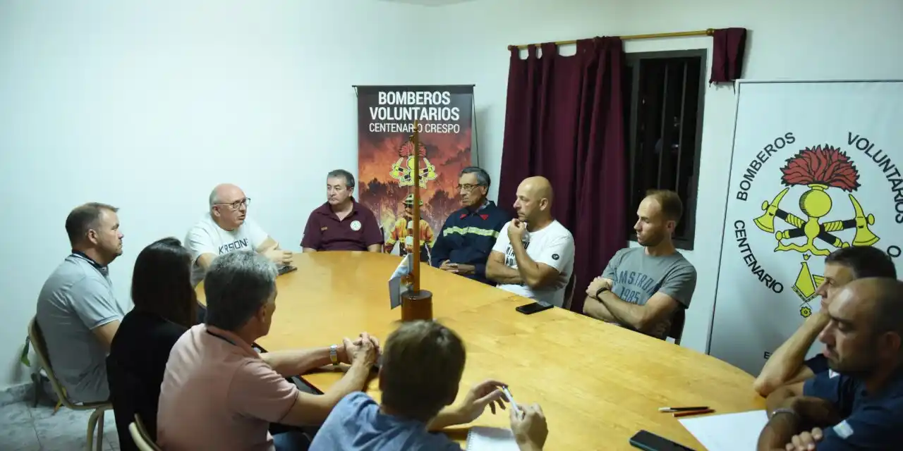 Encuentro entre autoridades municipales y bomberos para reforzar Defensa Civil