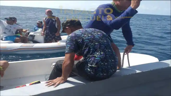 RESCATAN A SEIS TRIPULANTES: lancha pesquera desaparecida en Los Roques se incendió cerca de La Orchila