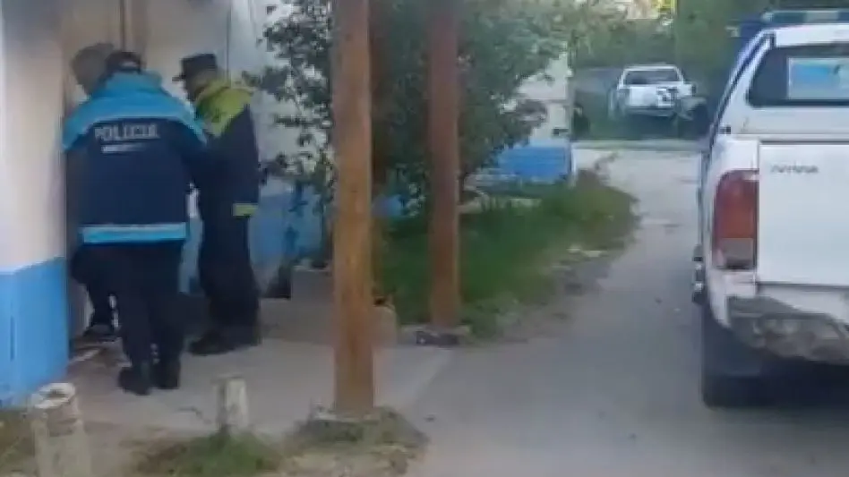 Amenazó con disparar e incendiar la casa de su padre