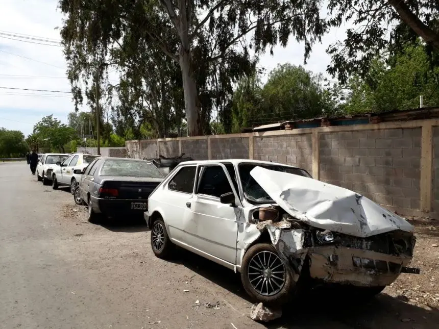 Lanzan plan para compactar los vehículos chocados que se apilan en las comisarías