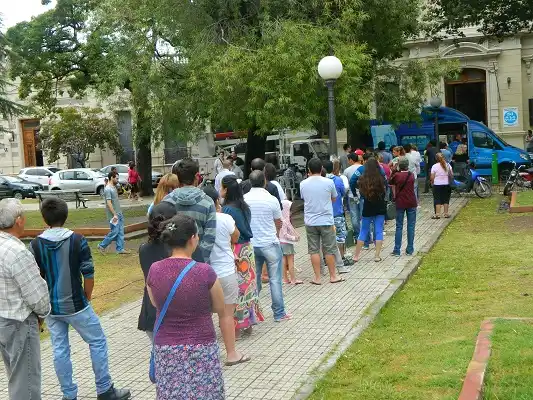 Dos móviles para realizar DNI se instalan en la Costanera