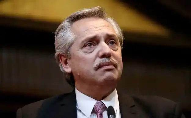 El Presidente padece "hernia de disco lumbar" y se le indicó "reposo"