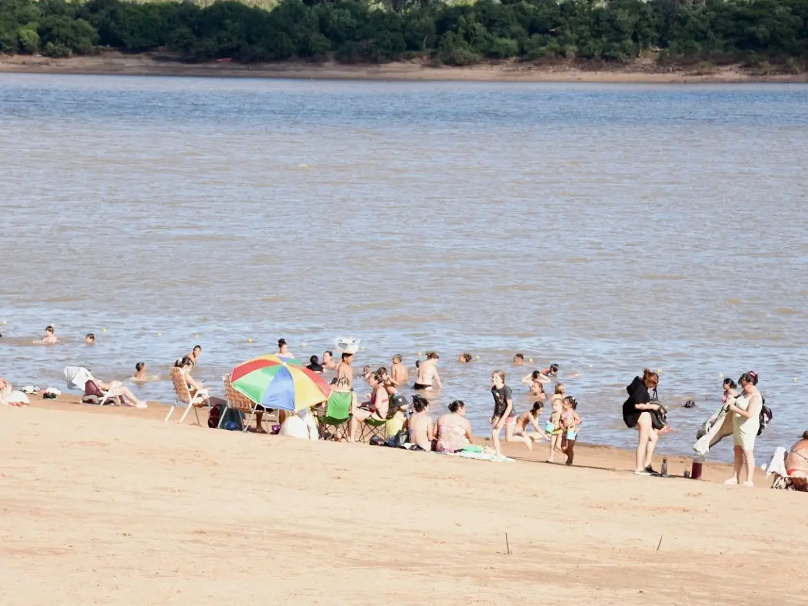 La subsecretaría de ambiente refuerza el monitoreo de la calidad del agua en playas de Concordia y brinda recomendaciones