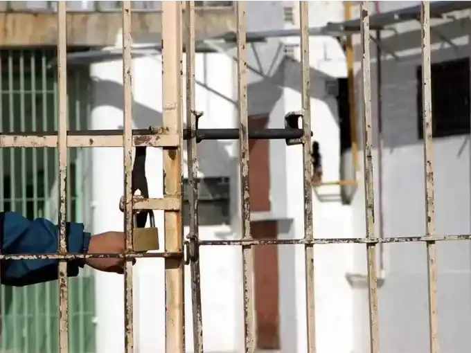 El Gobierno autorizó el bloqueo de señales de celulares en cárceles federales