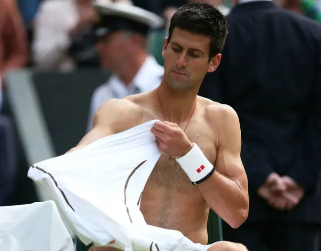 Djokovic, a puro escándalo: organizó un torneo, lo festejó en un boliche y dos tenistas se contagiaron de coronavirus