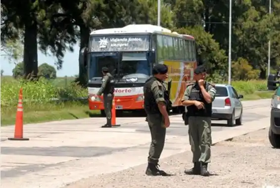 Sospechan que los prófugos se encuentran a pie cerca de la ruta 6 de Santa Fe