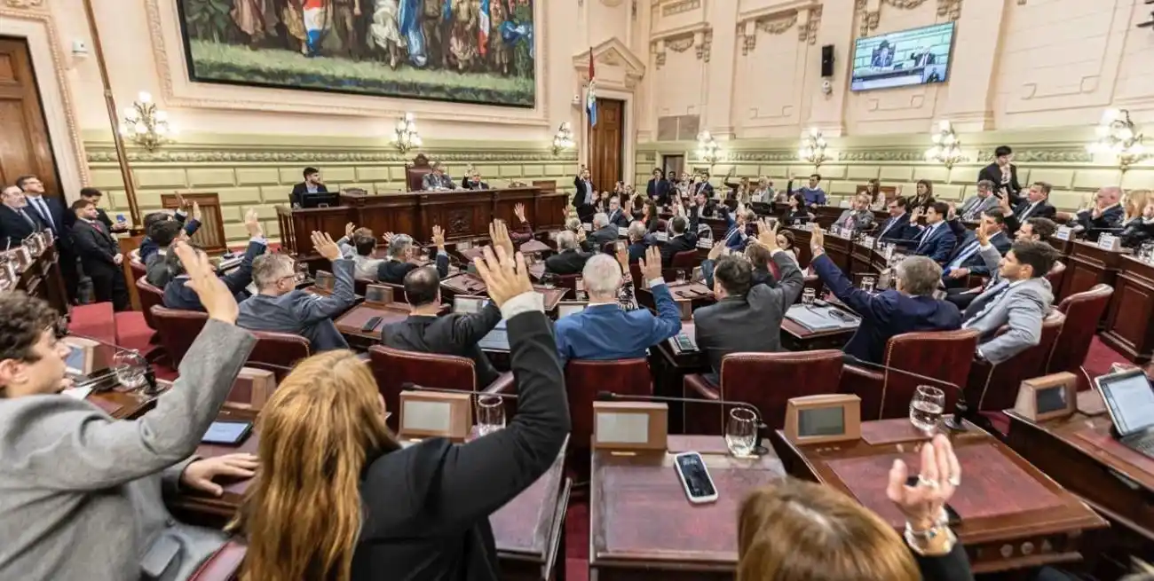 La Convención Constituyente sesiona en Diputados y aprobó reglamento, comisiones y prórroga de 20 días.