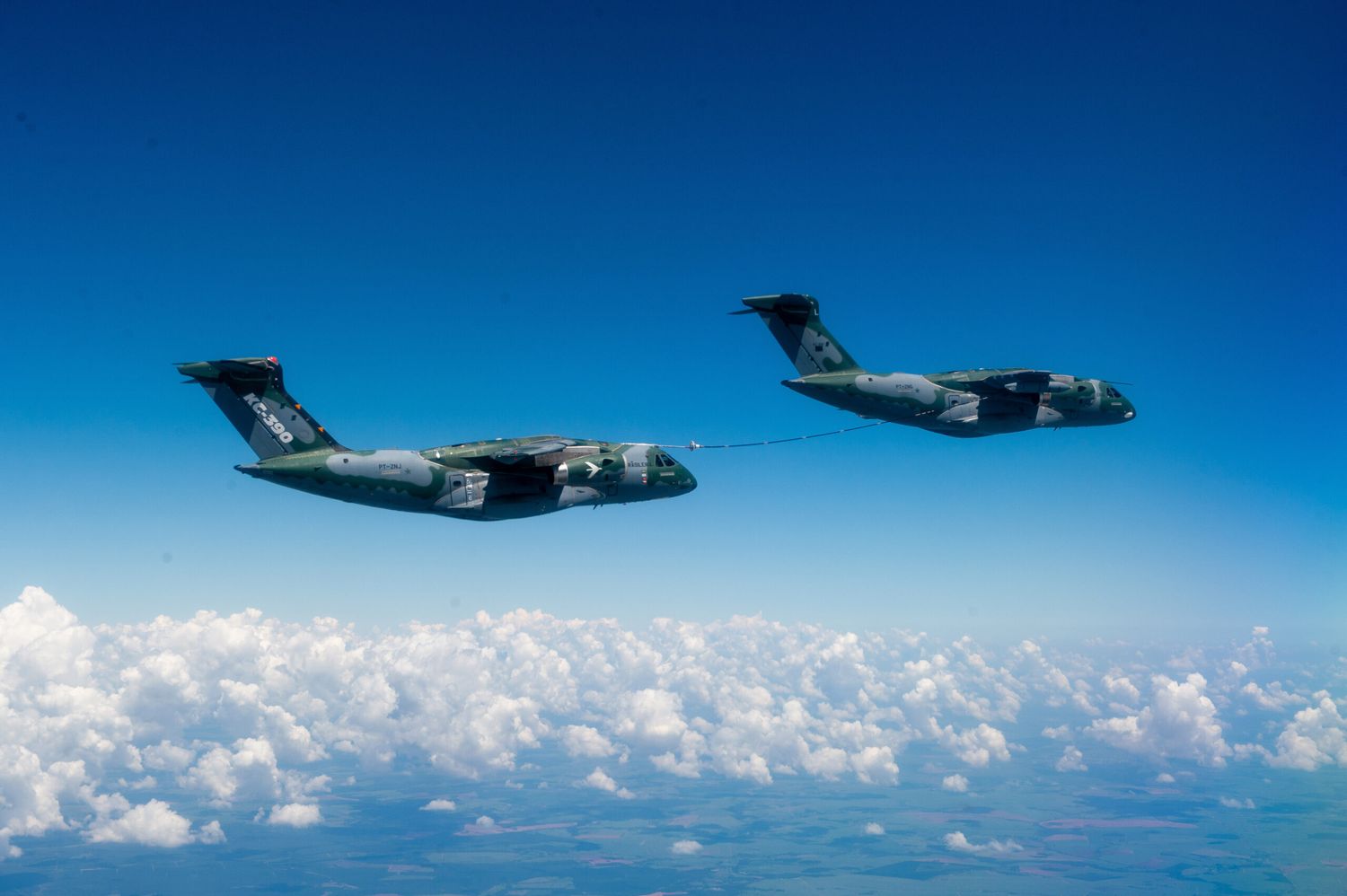 Concluye vuelo de cualificación de repostaje entre dos Embraer KC-390