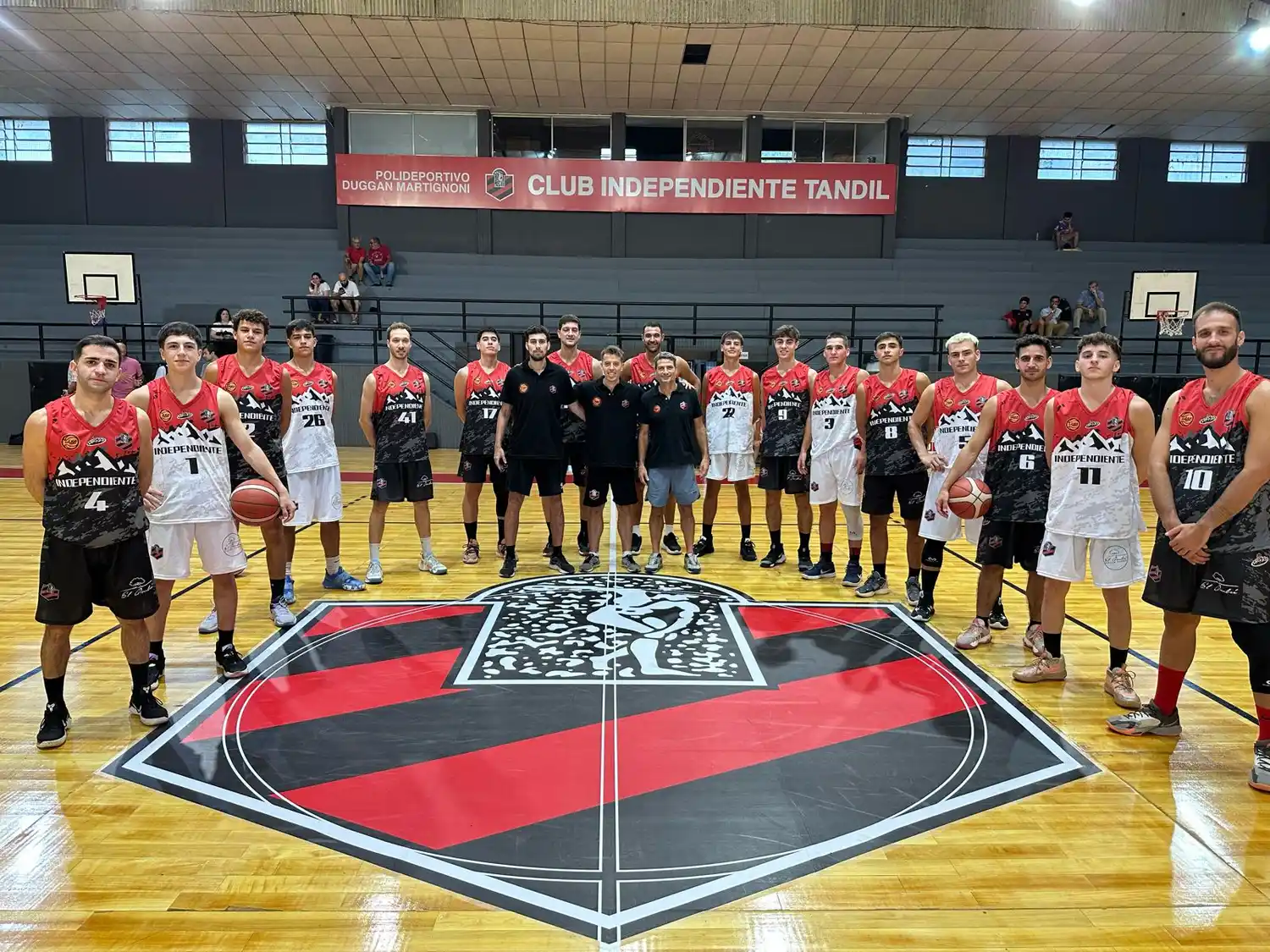 Independiente presentó su plantilla para lo que viene