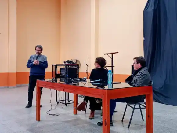 Periodistas del diario El Pueblo dialogaron con estudiantes en el Día del Periodista