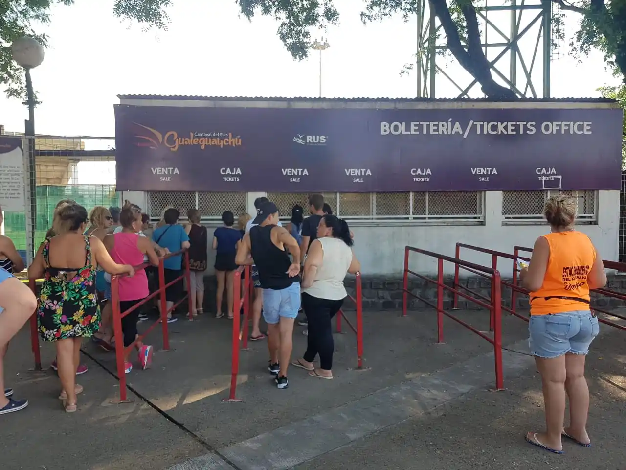 Seguí en vivo la primera noche del Carnaval del País 